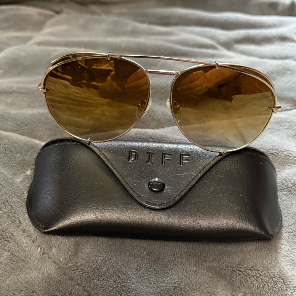 Diff Eyewear Gold Aviator Sunglasses